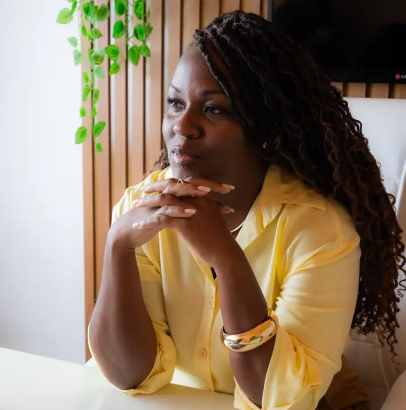 Glaucy Marcolino em atendimento pela Fonocarioca